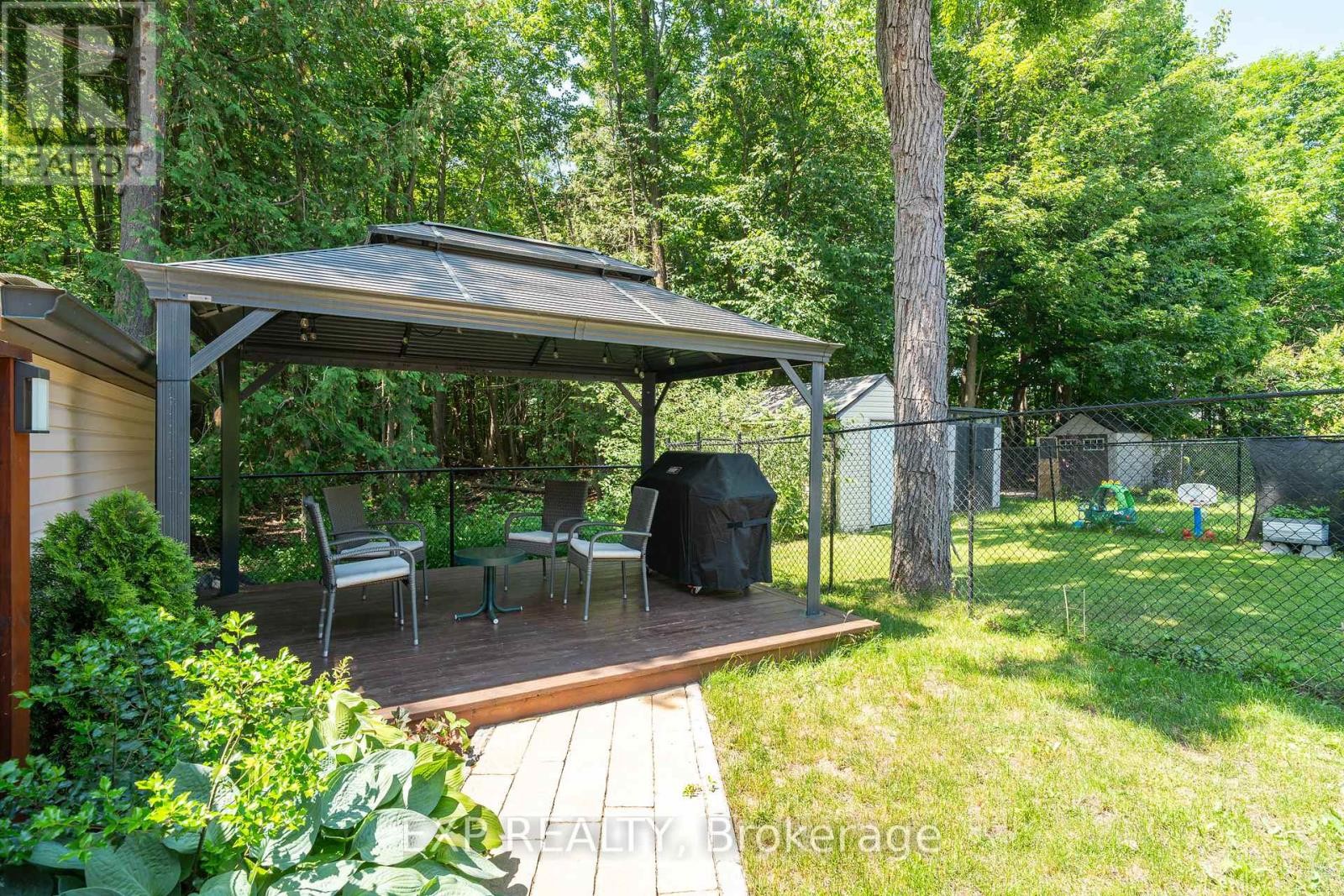 












18 FURLONG CRESCENT

,
Ottawa,




Ontario
K2M2J1

