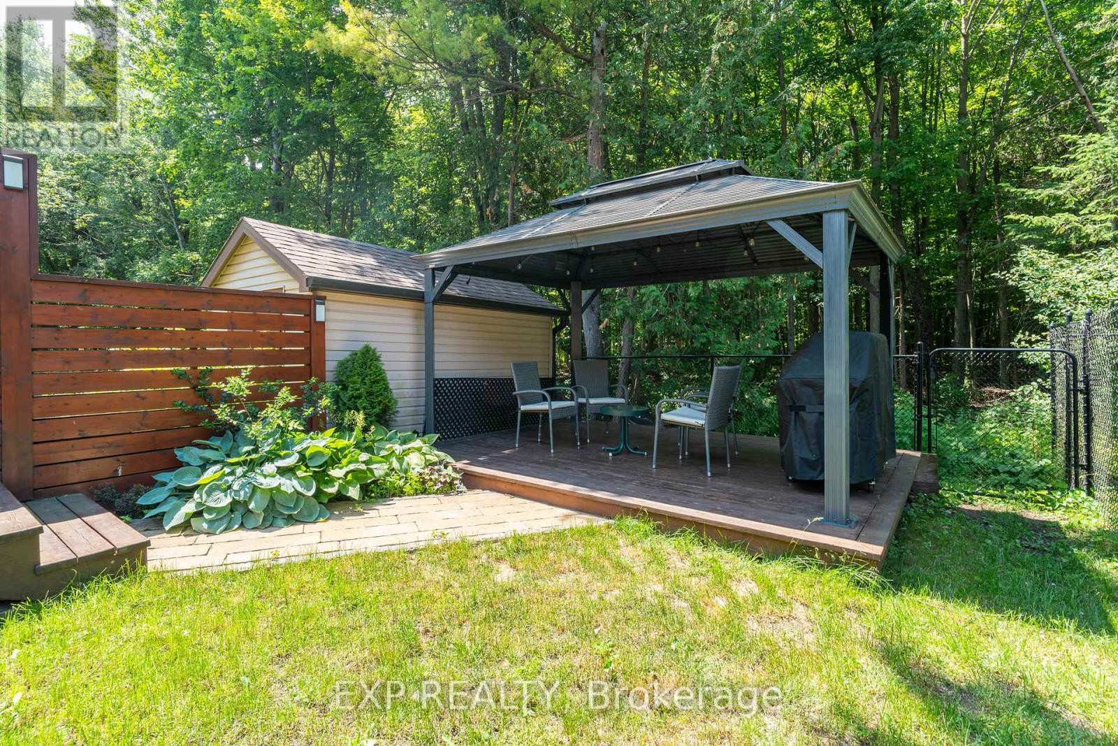 












18 FURLONG CRESCENT

,
Ottawa,




Ontario
K2M2J1

