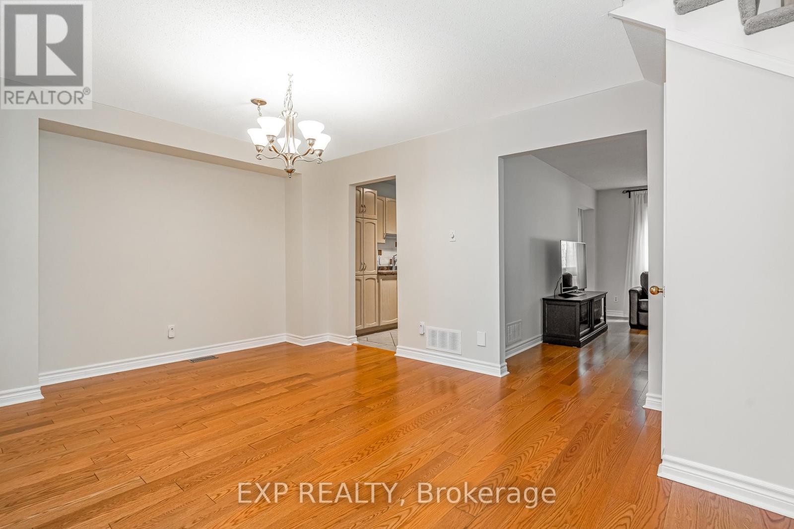 












18 FURLONG CRESCENT

,
Ottawa,




Ontario
K2M2J1

