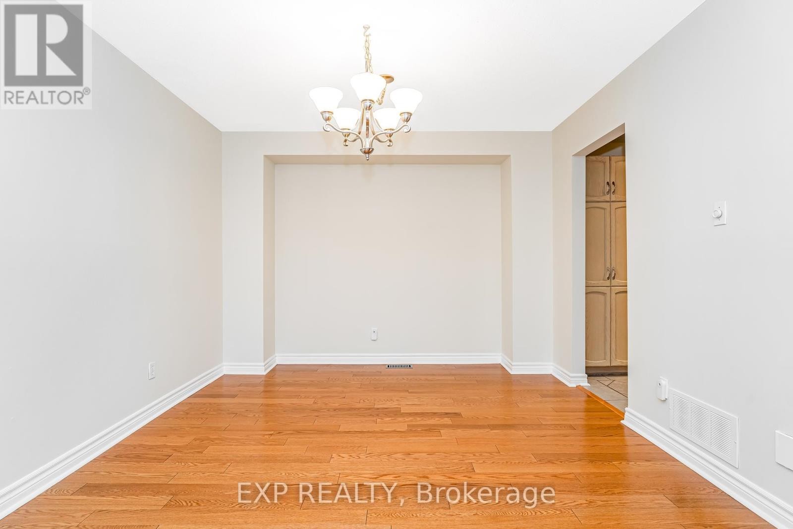 












18 FURLONG CRESCENT

,
Ottawa,




Ontario
K2M2J1


