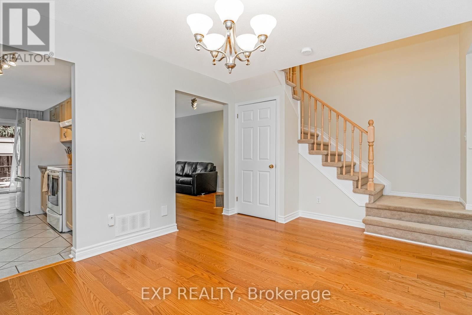 












18 FURLONG CRESCENT

,
Ottawa,




Ontario
K2M2J1

