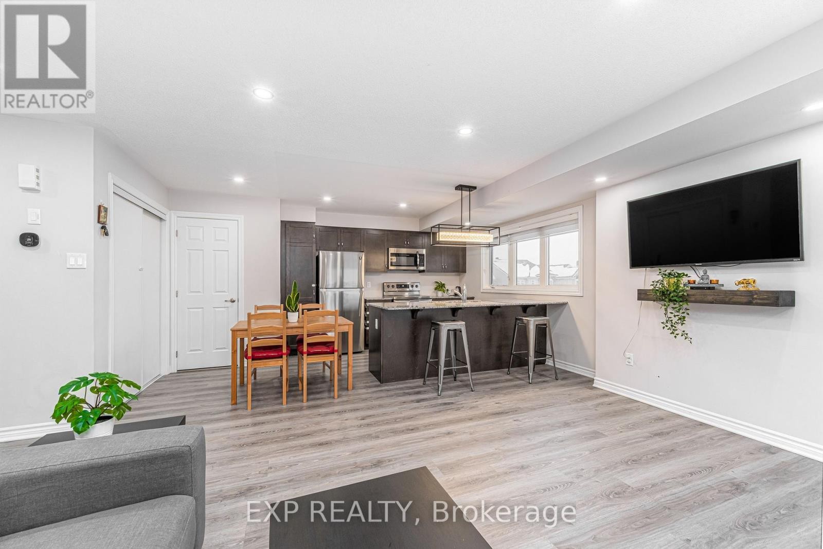 












103 WALLEYE PRIVATE

,
Ottawa,




Ontario
K2J6E2


