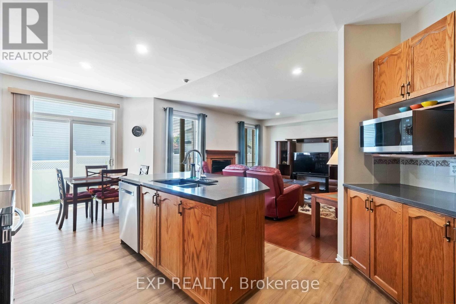 












104 YORKBERRY GATE

,
Ottawa,




Ontario
K1V1Z1

