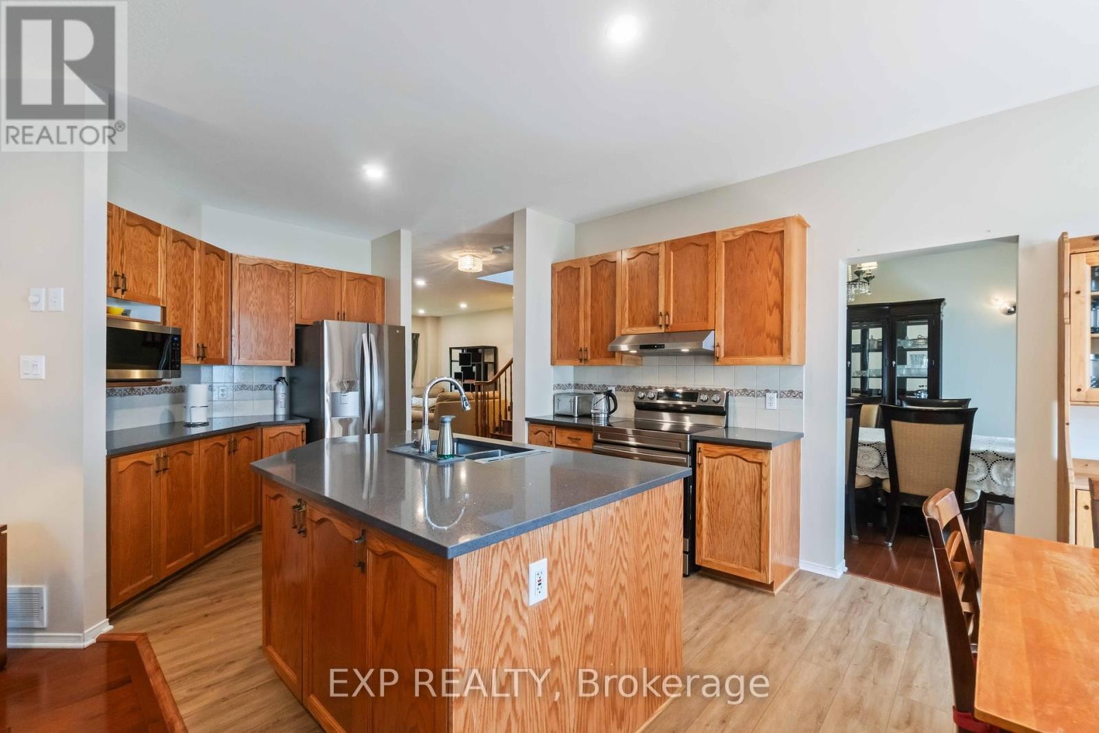 












104 YORKBERRY GATE

,
Ottawa,




Ontario
K1V1Z1

