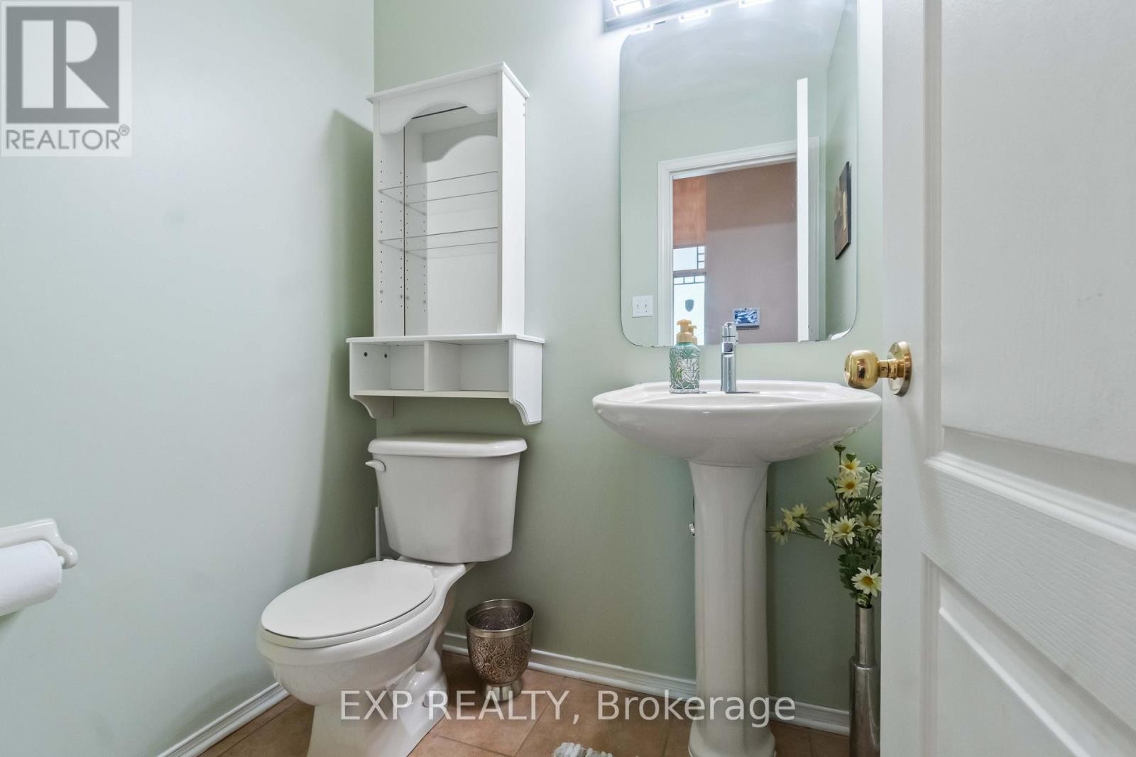 












104 YORKBERRY GATE

,
Ottawa,




Ontario
K1V1Z1

