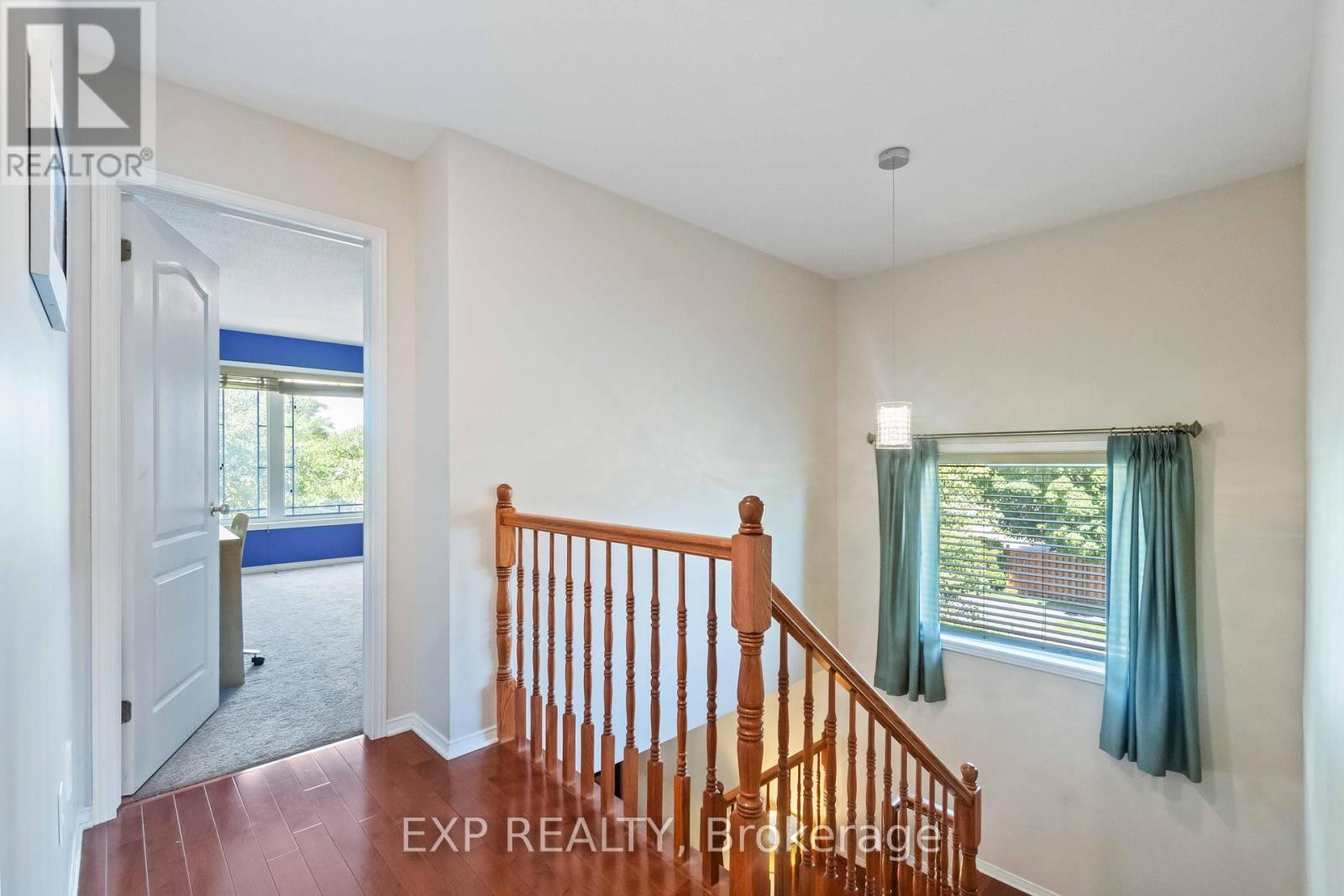 












104 YORKBERRY GATE

,
Ottawa,




Ontario
K1V1Z1

