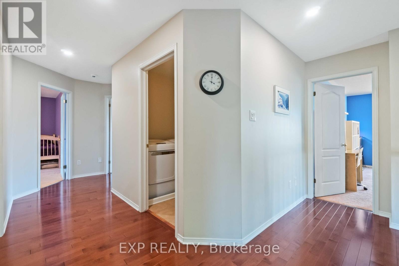 












104 YORKBERRY GATE

,
Ottawa,




Ontario
K1V1Z1

