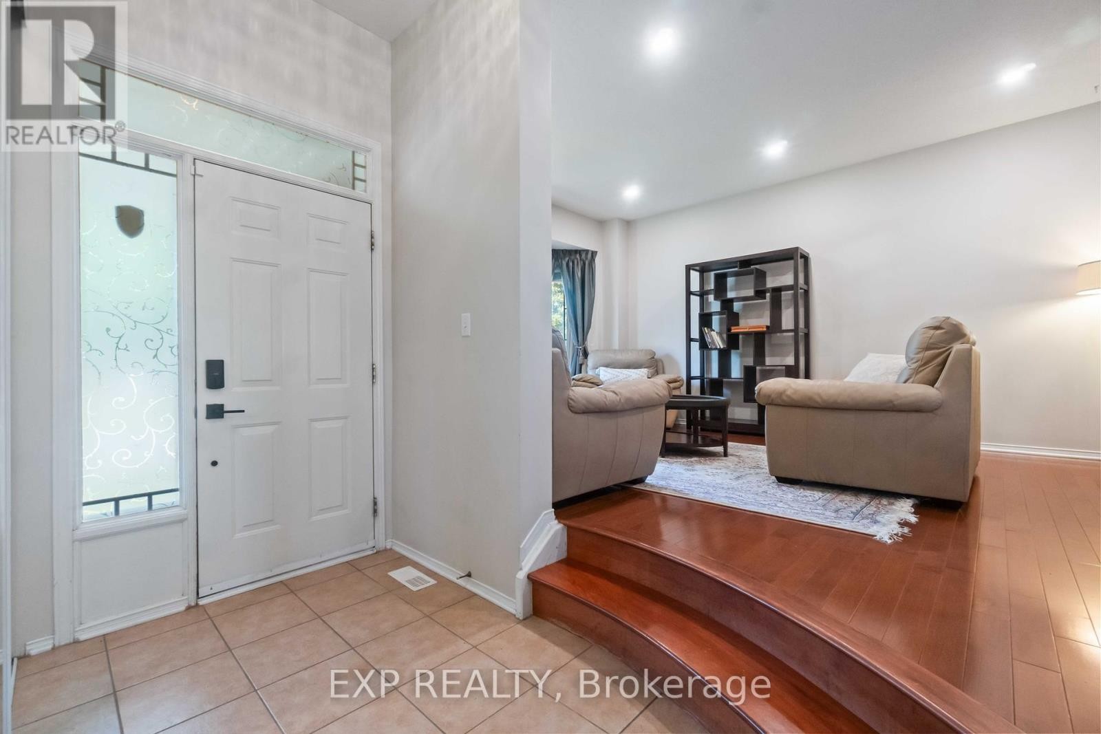 












104 YORKBERRY GATE

,
Ottawa,




Ontario
K1V1Z1

