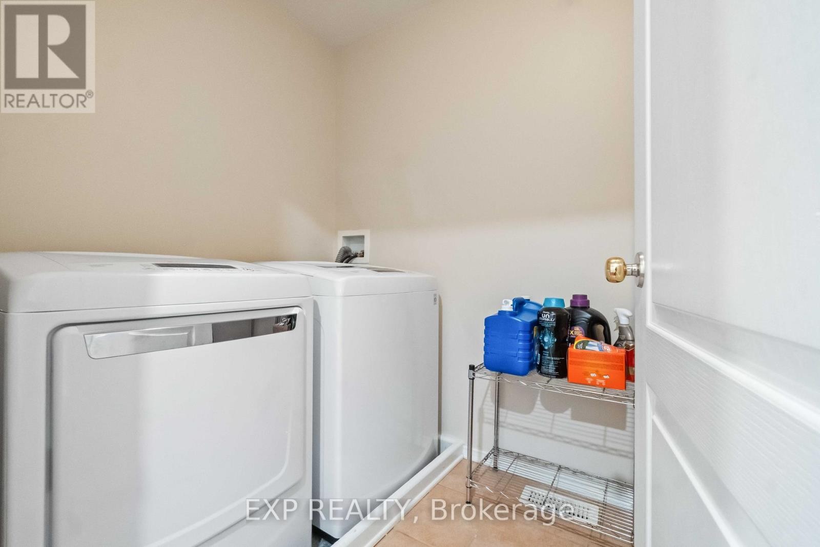 












104 YORKBERRY GATE

,
Ottawa,




Ontario
K1V1Z1

