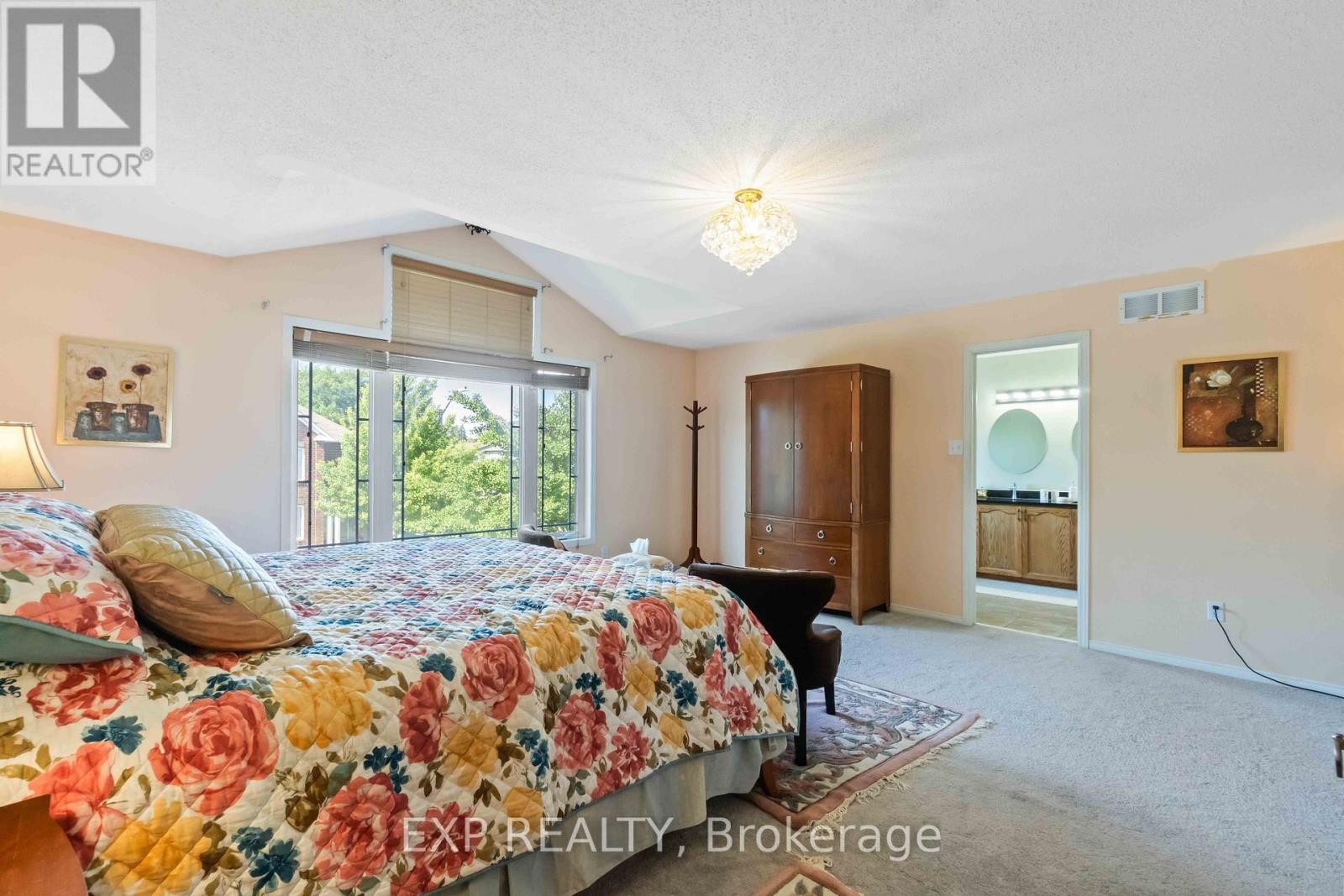 












104 YORKBERRY GATE

,
Ottawa,




Ontario
K1V1Z1

