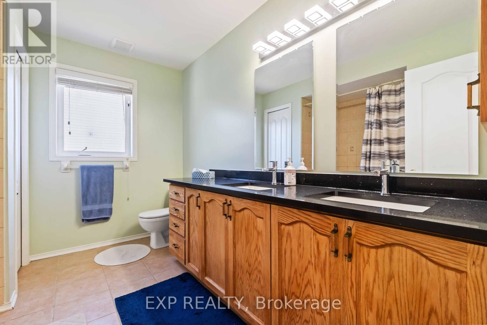 












104 YORKBERRY GATE

,
Ottawa,




Ontario
K1V1Z1

