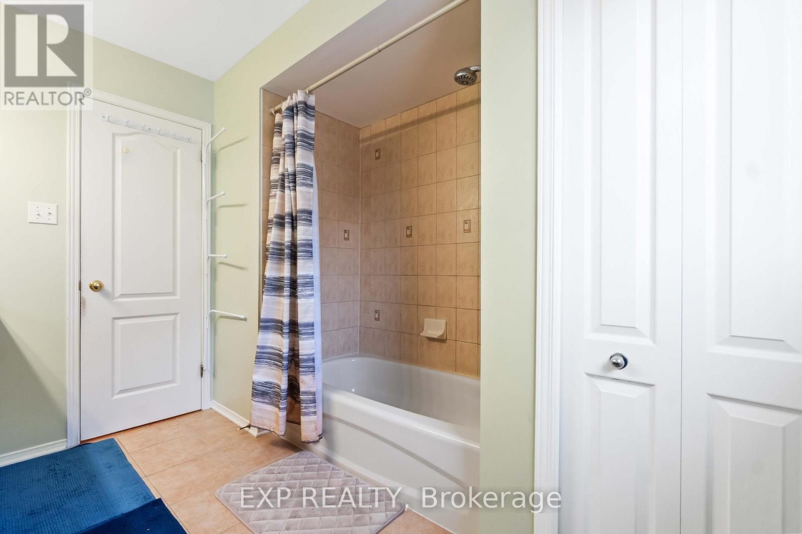 












104 YORKBERRY GATE

,
Ottawa,




Ontario
K1V1Z1

