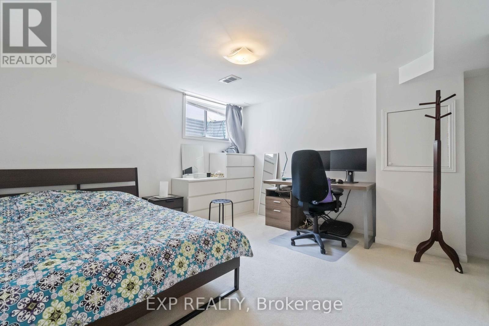 












104 YORKBERRY GATE

,
Ottawa,




Ontario
K1V1Z1

