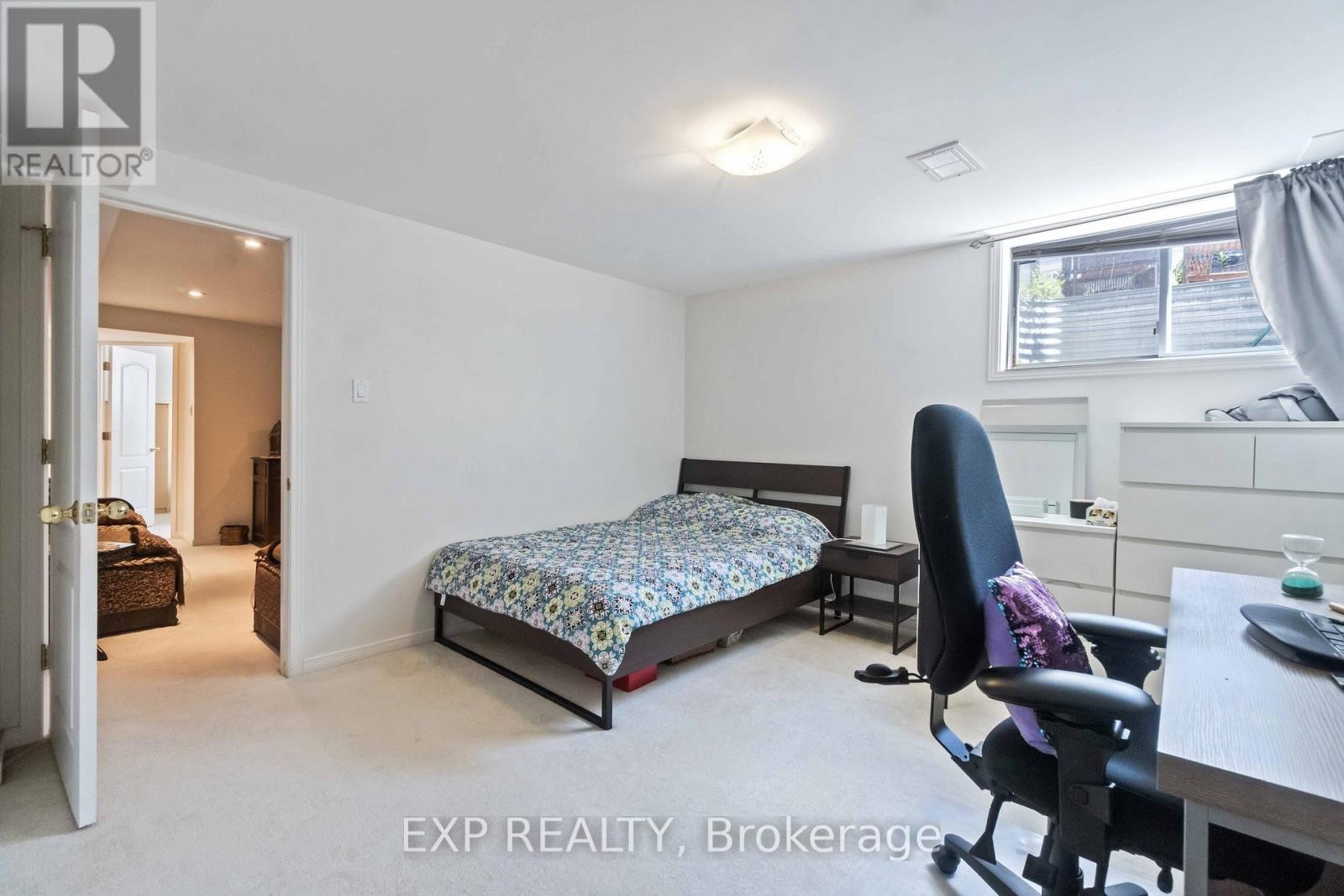 












104 YORKBERRY GATE

,
Ottawa,




Ontario
K1V1Z1

