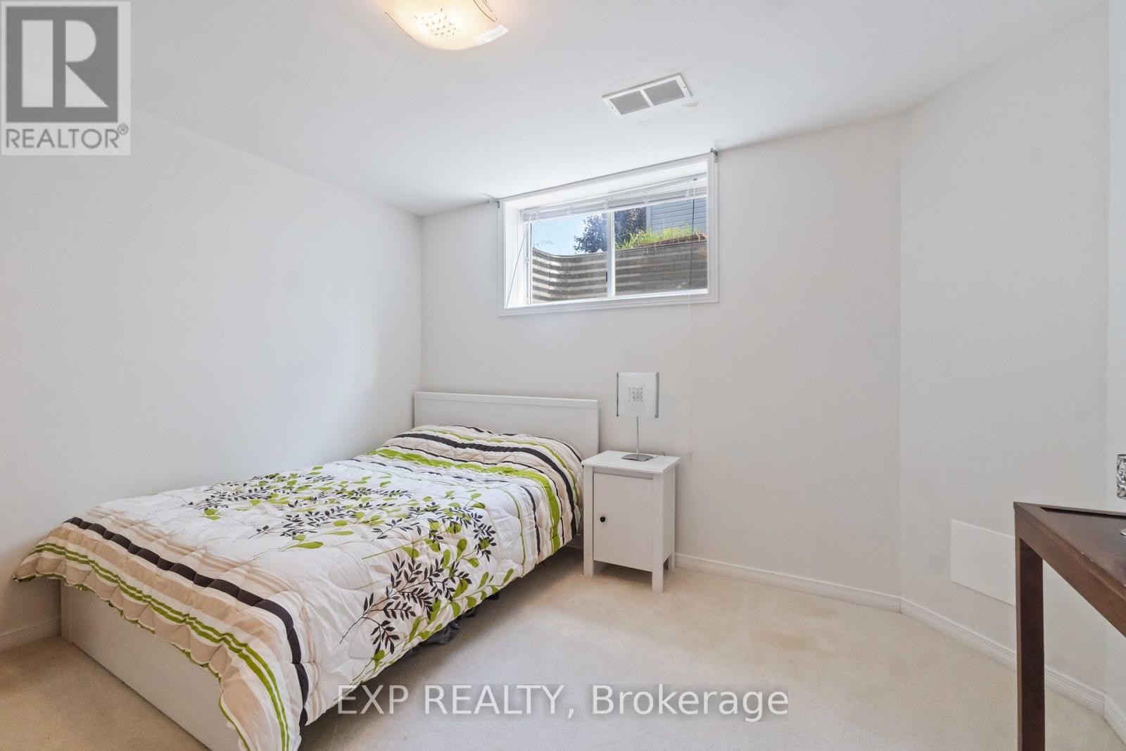 












104 YORKBERRY GATE

,
Ottawa,




Ontario
K1V1Z1

