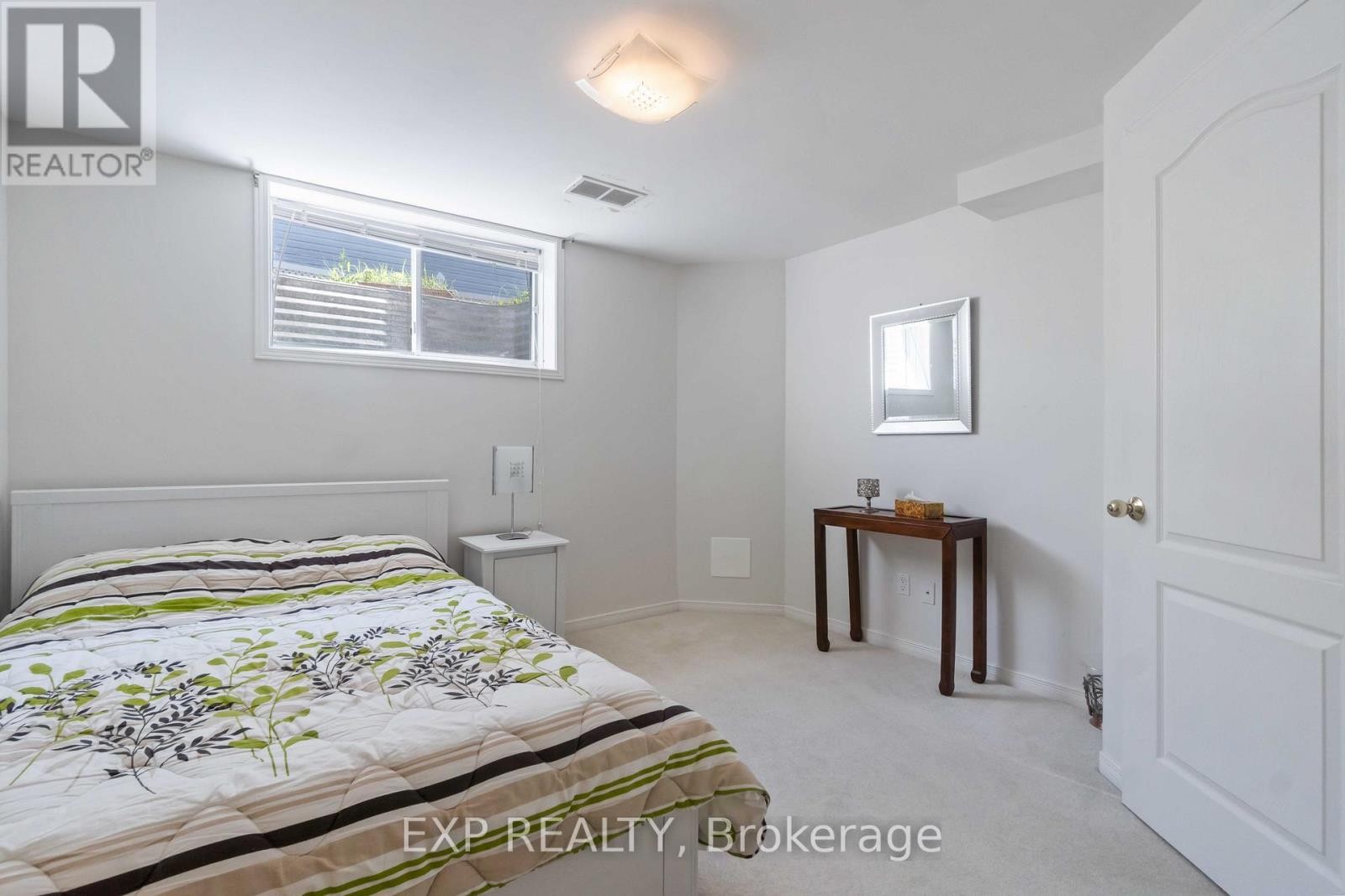 












104 YORKBERRY GATE

,
Ottawa,




Ontario
K1V1Z1

