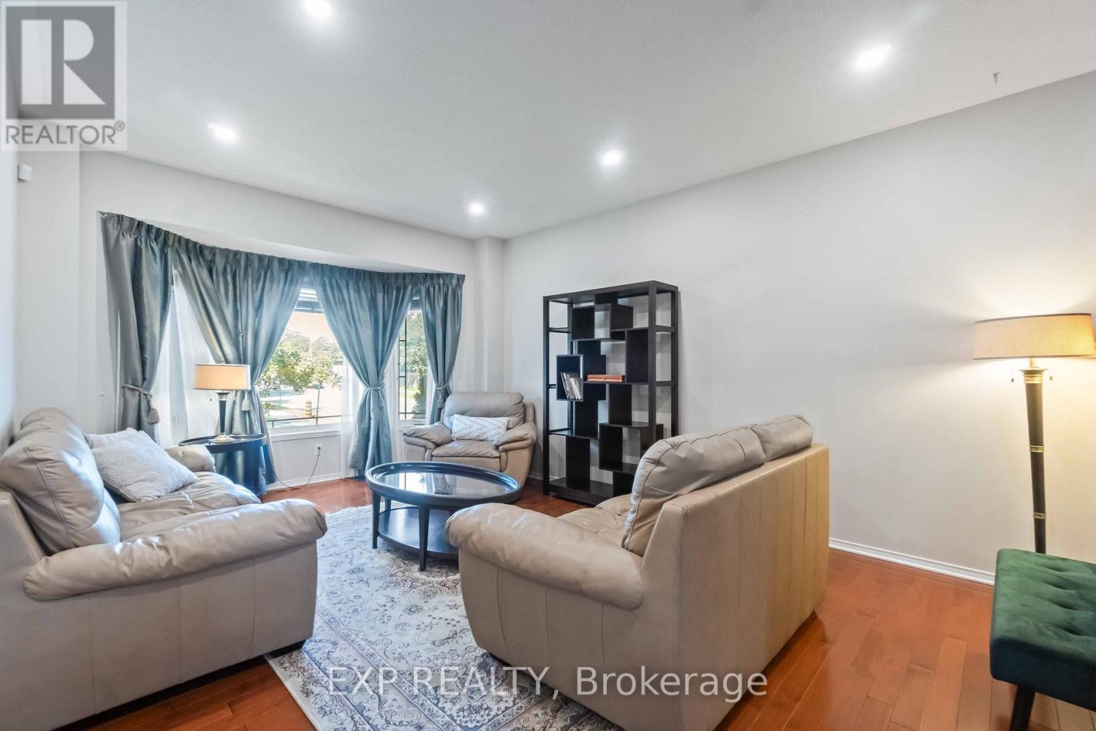 












104 YORKBERRY GATE

,
Ottawa,




Ontario
K1V1Z1

