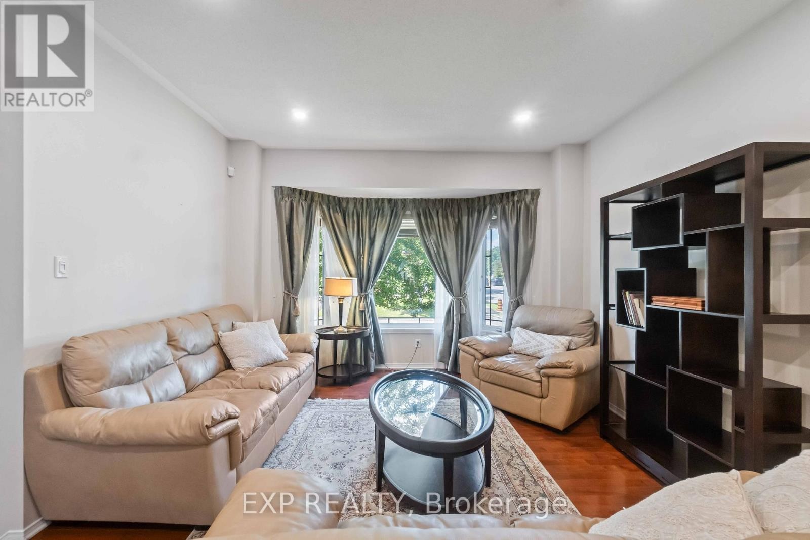 












104 YORKBERRY GATE

,
Ottawa,




Ontario
K1V1Z1

