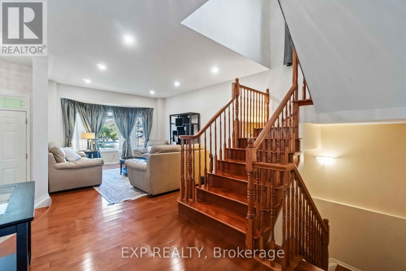 












104 YORKBERRY GATE

,
Ottawa,




Ontario
K1V1Z1

