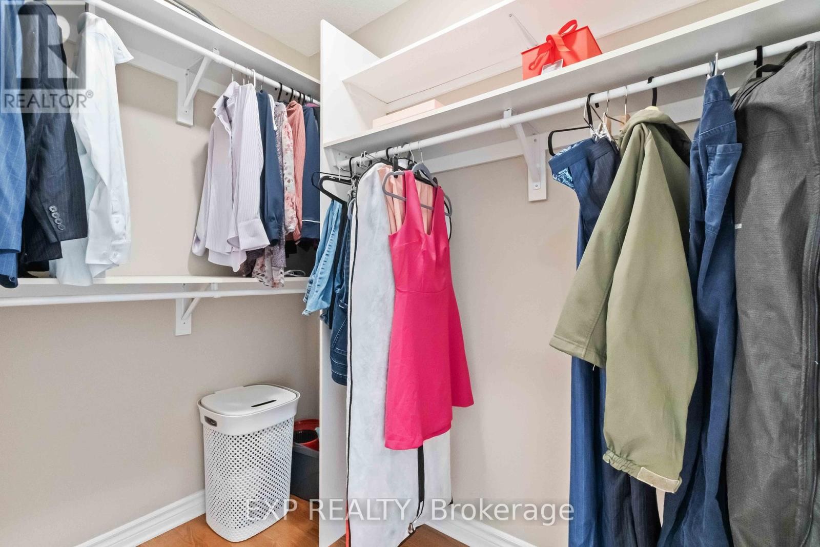 












90 CEDAR VALLEY DRIVE

,
Ottawa,




Ontario
K2M3A3

