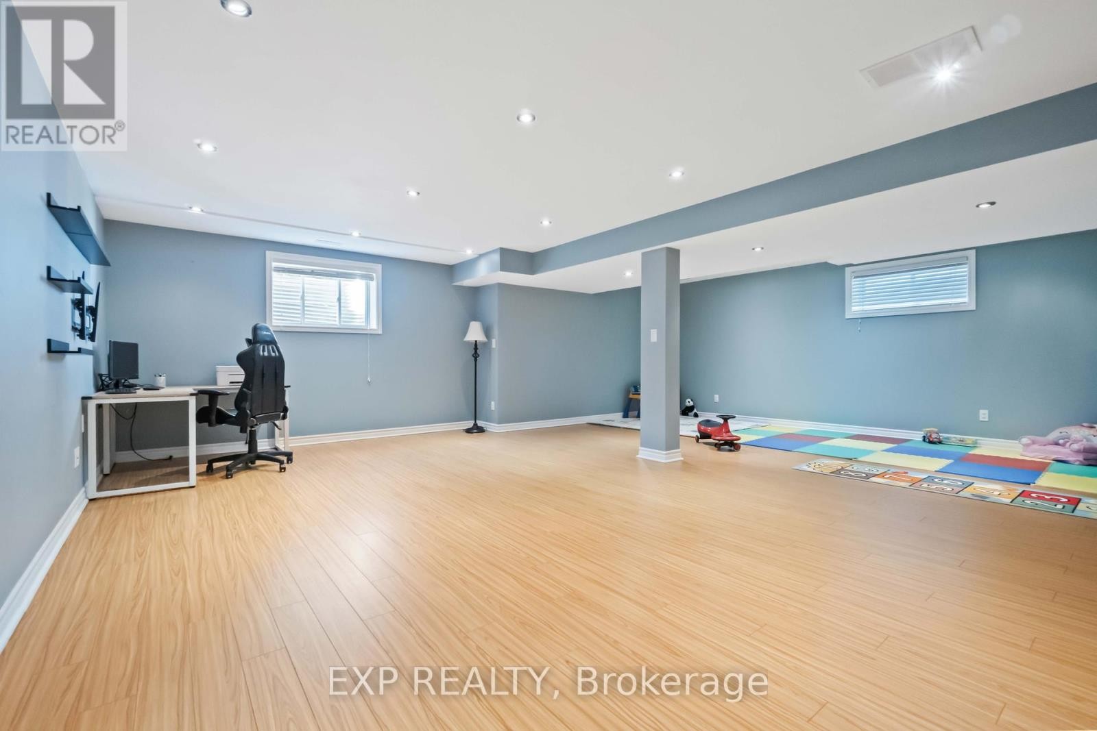 












90 CEDAR VALLEY DRIVE

,
Ottawa,




Ontario
K2M3A3

