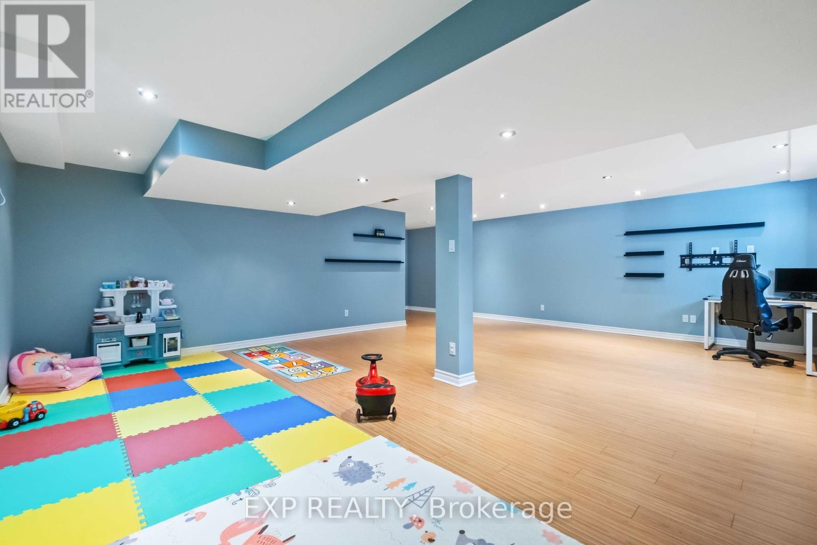 












90 CEDAR VALLEY DRIVE

,
Ottawa,




Ontario
K2M3A3

