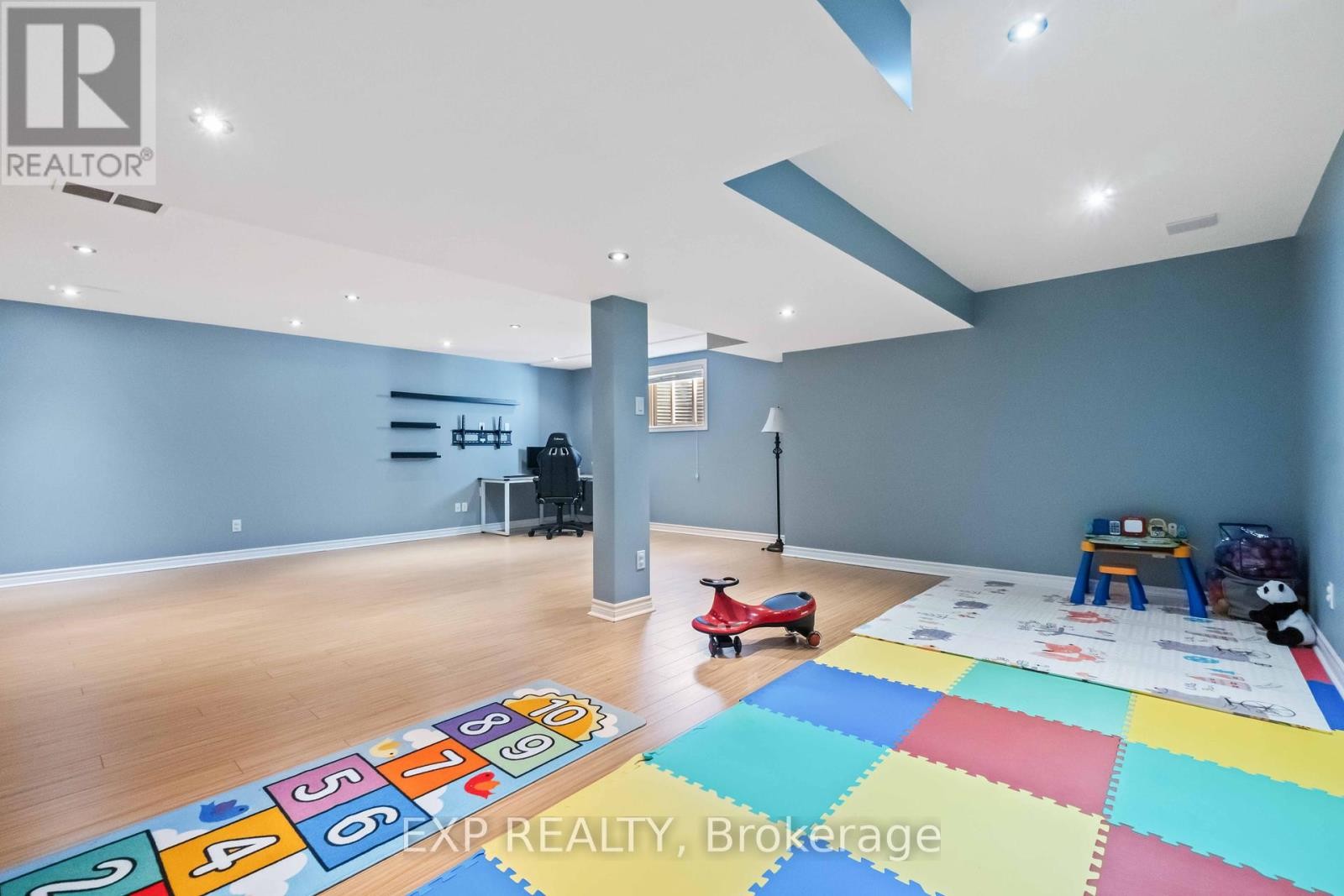 












90 CEDAR VALLEY DRIVE

,
Ottawa,




Ontario
K2M3A3

