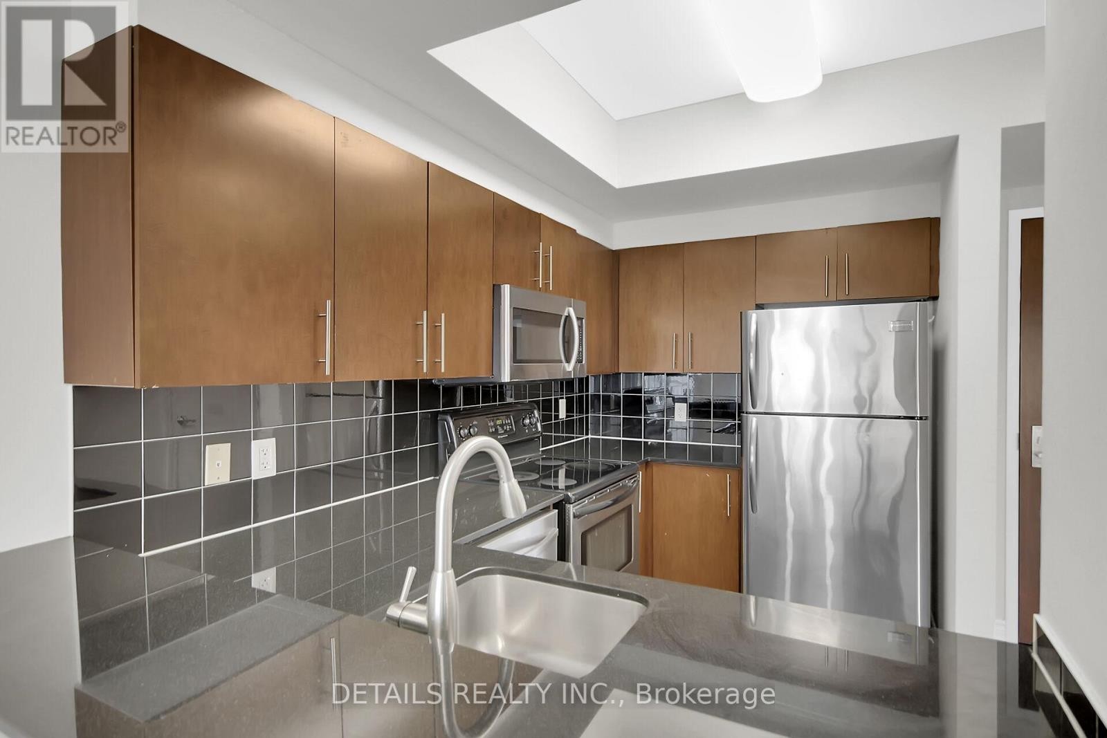 












1202 - 200 RIDEAU STREET

,
Ottawa,




Ontario
K1N5Y1

