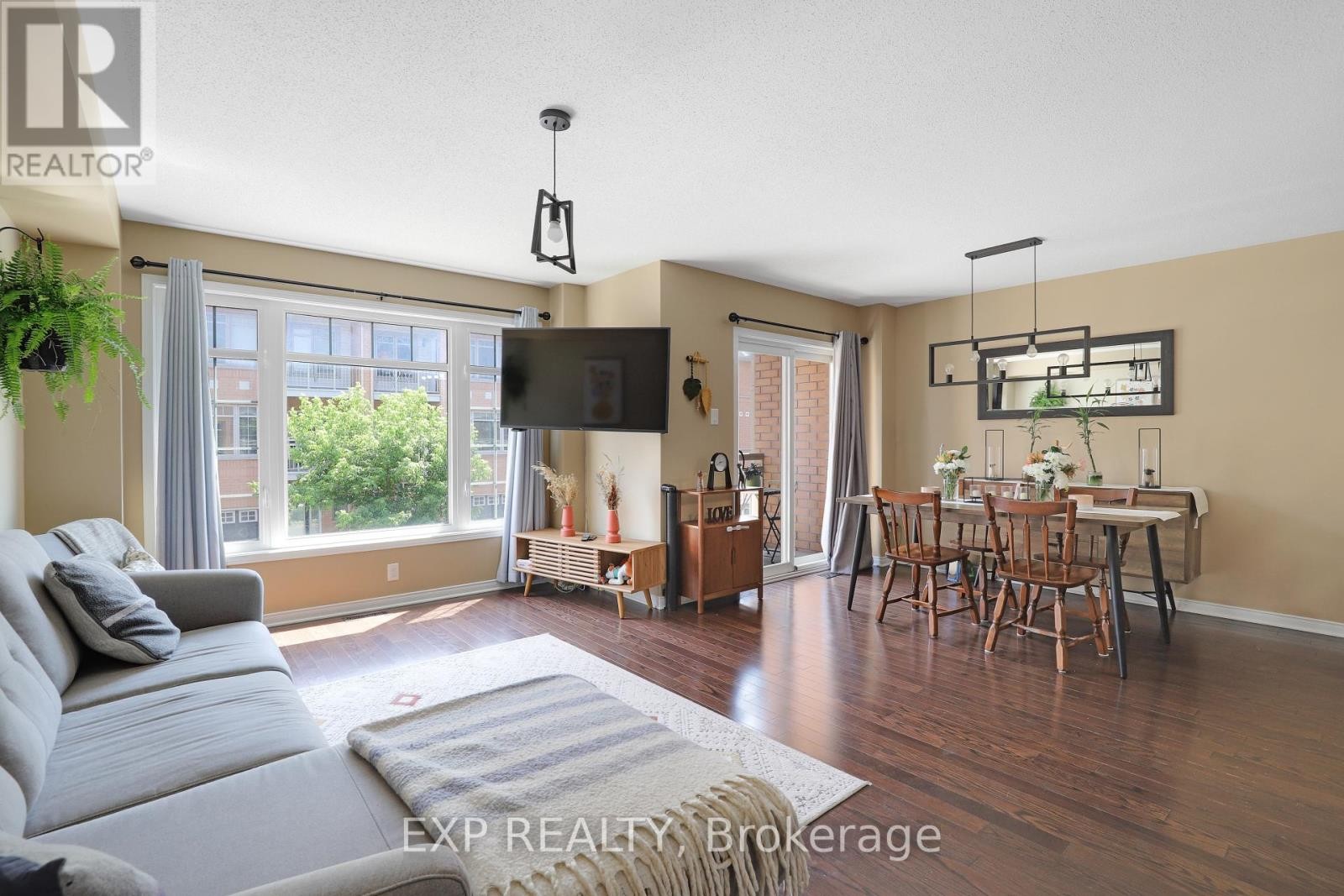 












116 QUITO PRIVATE

,
Ottawa,




Ontario
K2E0A9

