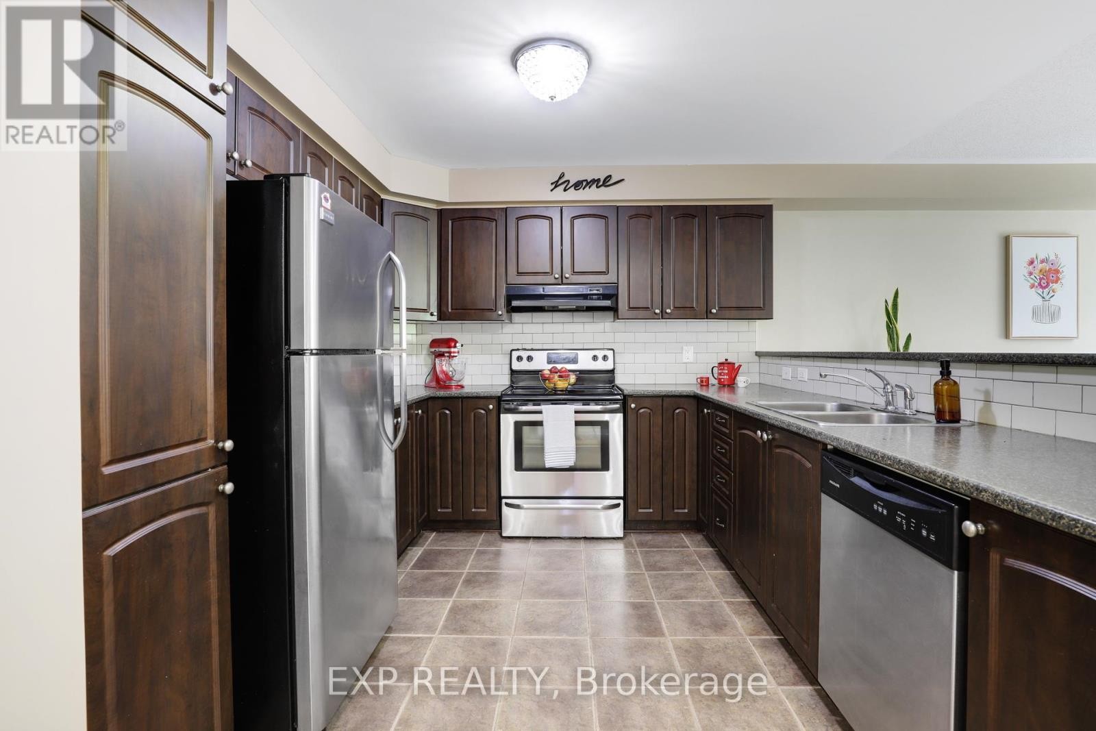 












116 QUITO PRIVATE

,
Ottawa,




Ontario
K2E0A9

