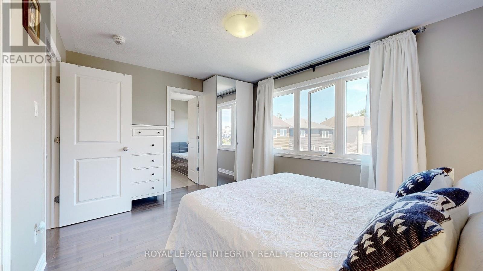 












108 PIN CHERRY GROVE

,
Ottawa,




Ontario
K1W0J5

