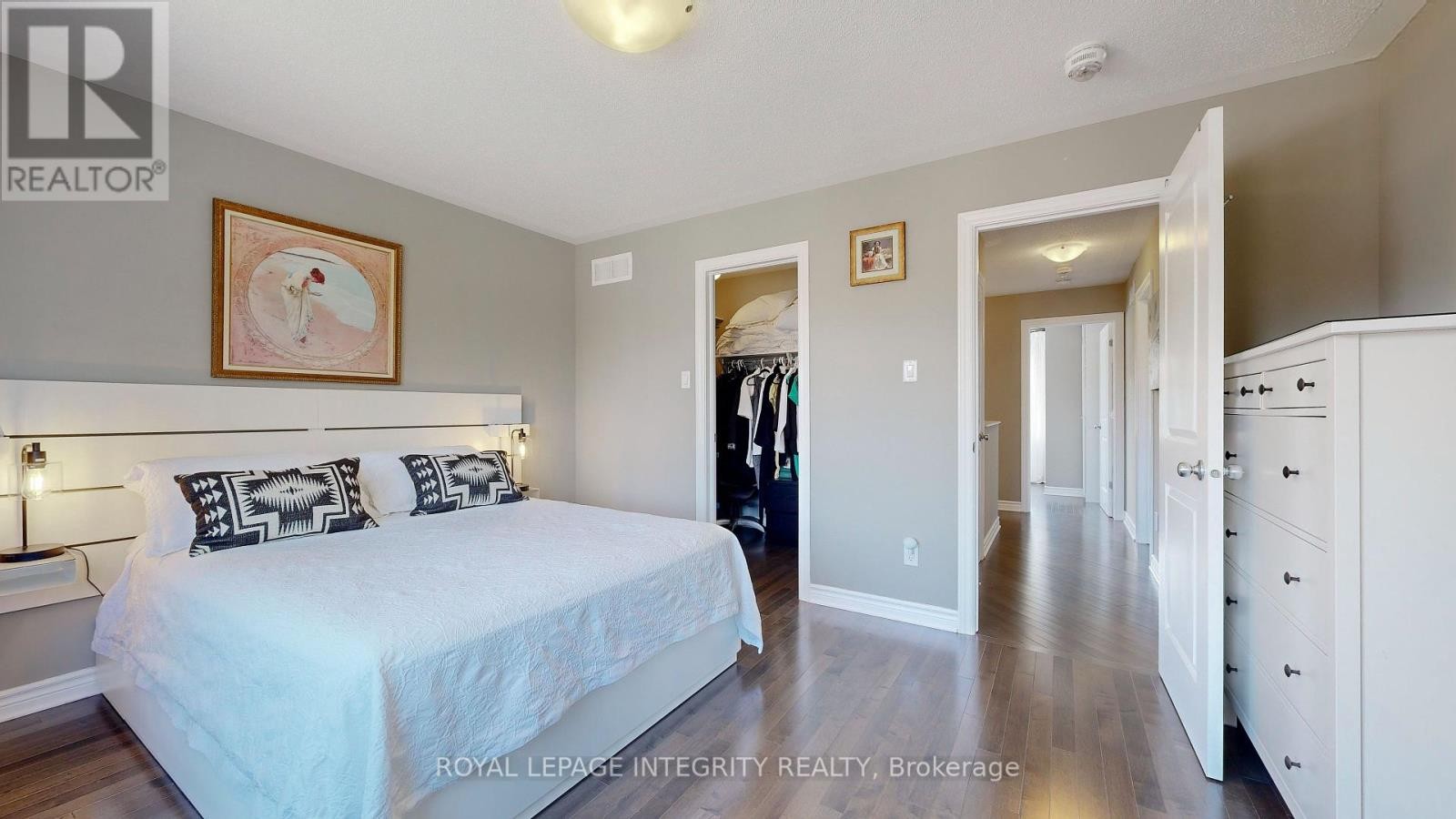 












108 PIN CHERRY GROVE

,
Ottawa,




Ontario
K1W0J5

