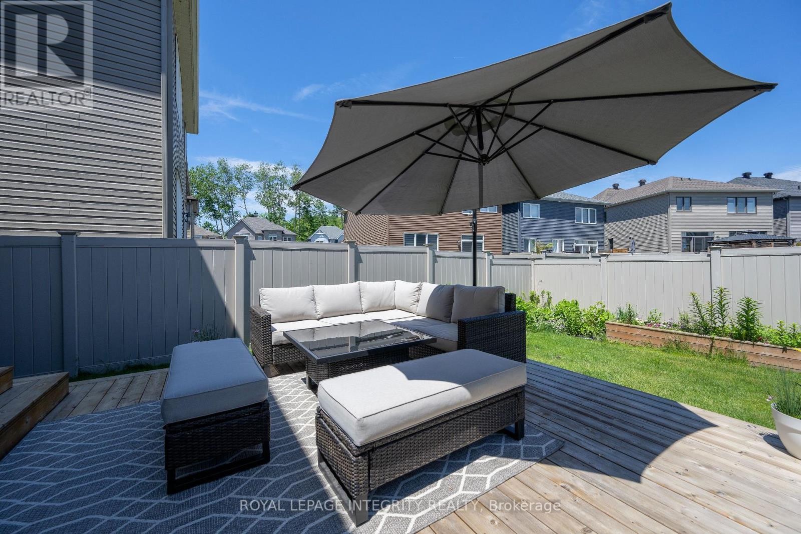 












108 PIN CHERRY GROVE

,
Ottawa,




Ontario
K1W0J5

