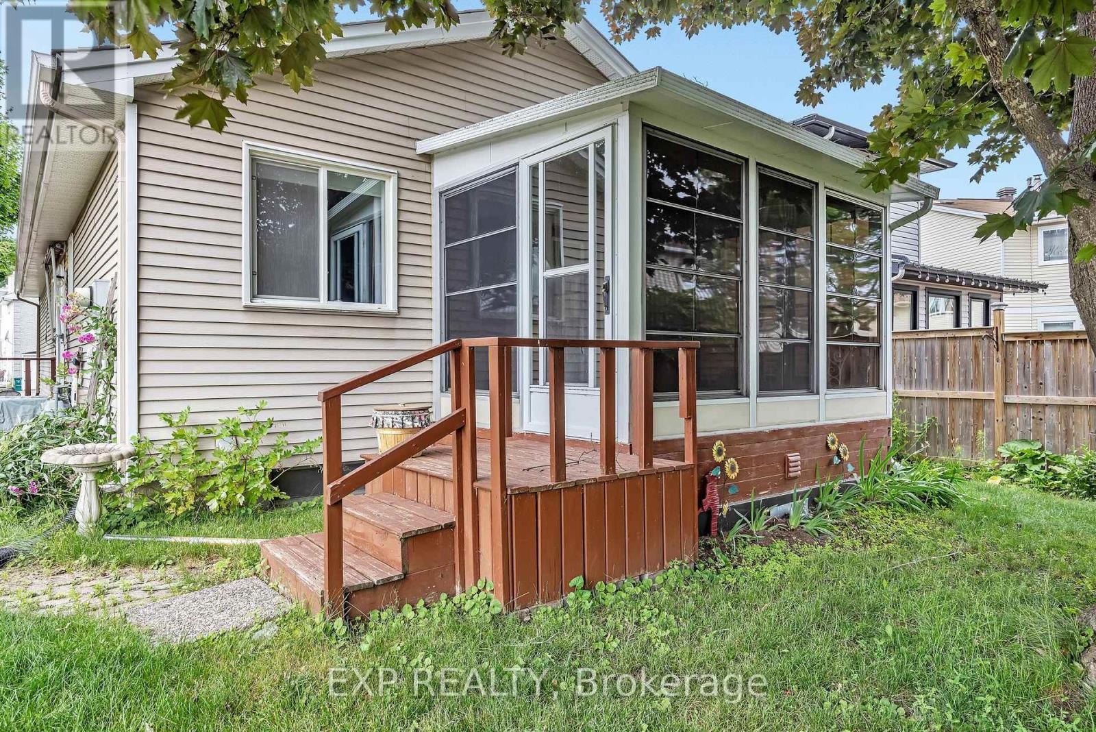 












1 PICKWICK DRIVE

,
Ottawa,




Ontario
K2J3G2

