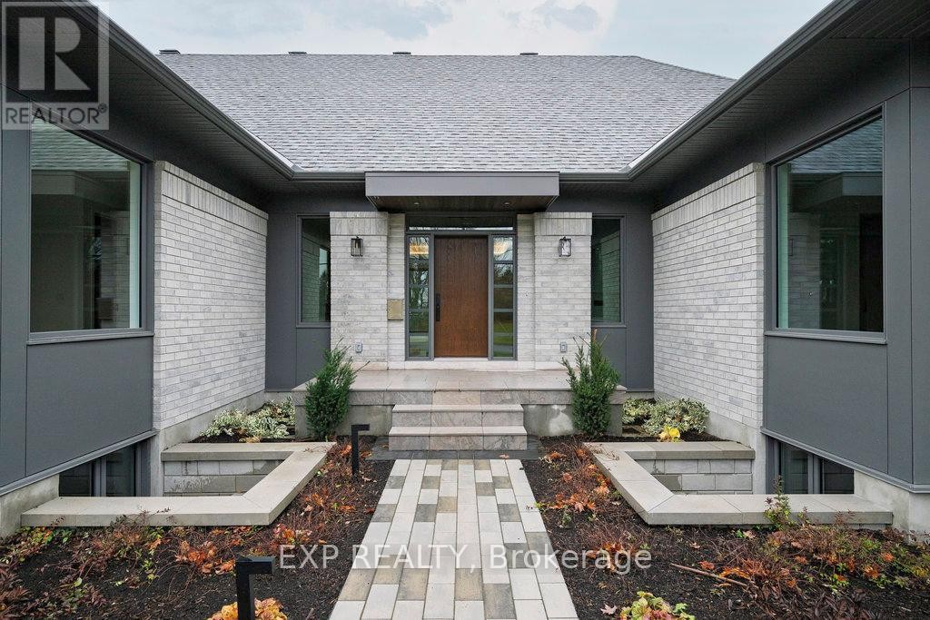 












26 CLOVELLY ROAD W

,
Ottawa,




Ontario
K1J6M2

