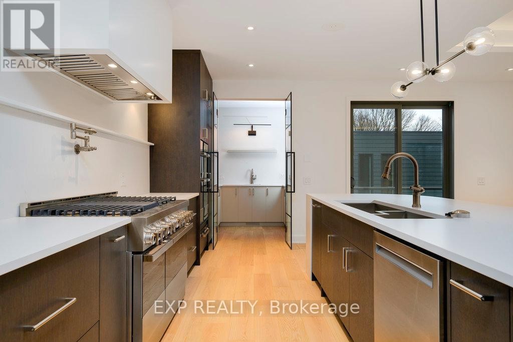 












26 CLOVELLY ROAD W

,
Ottawa,




Ontario
K1J6M2

