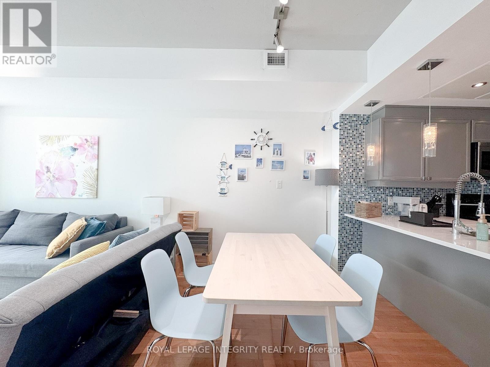 












1203 - 134 YORK STREET

,
Ottawa,




Ontario
K1N1K8

