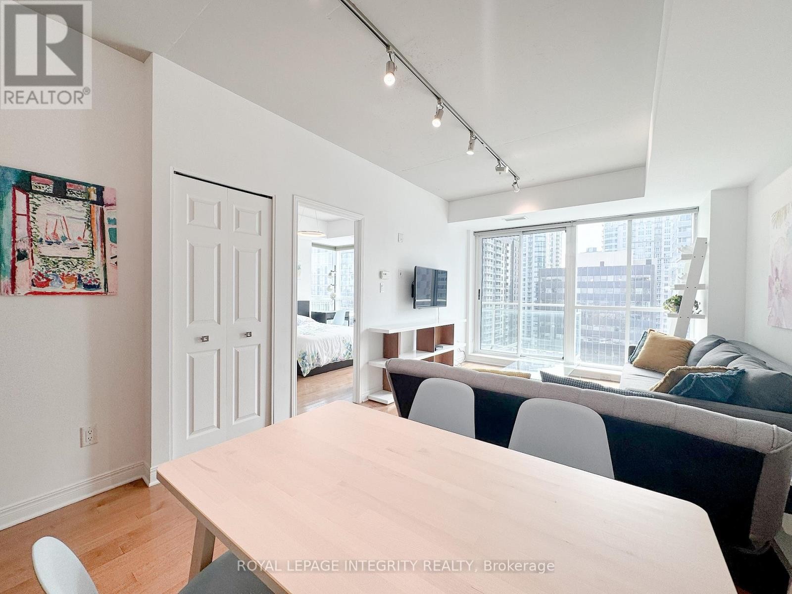 












1203 - 134 YORK STREET

,
Ottawa,




Ontario
K1N1K8


