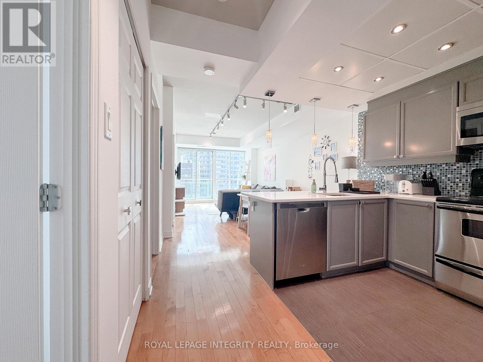 












1203 - 134 YORK STREET

,
Ottawa,




Ontario
K1N1K8

