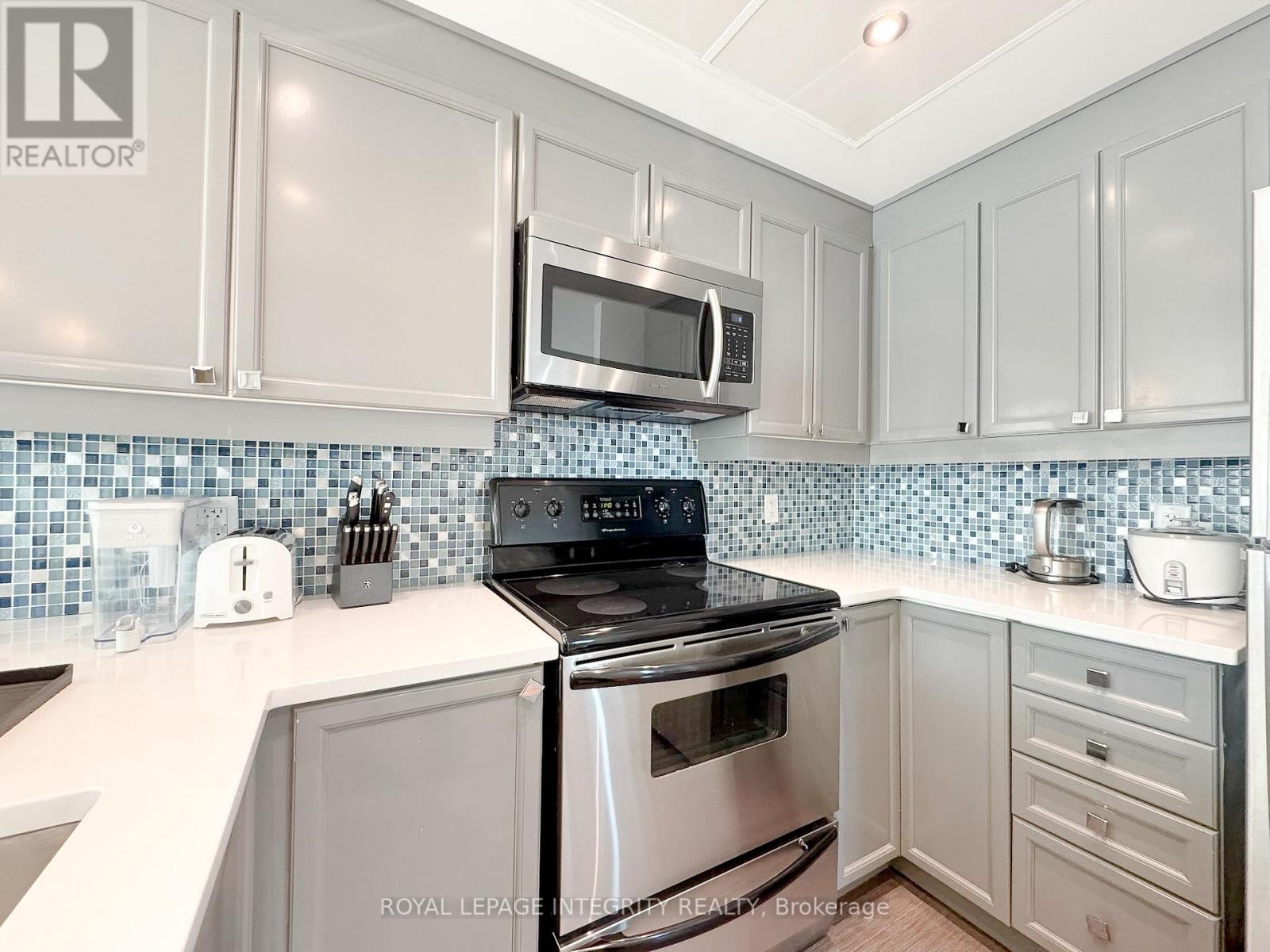












1203 - 134 YORK STREET

,
Ottawa,




Ontario
K1N1K8

