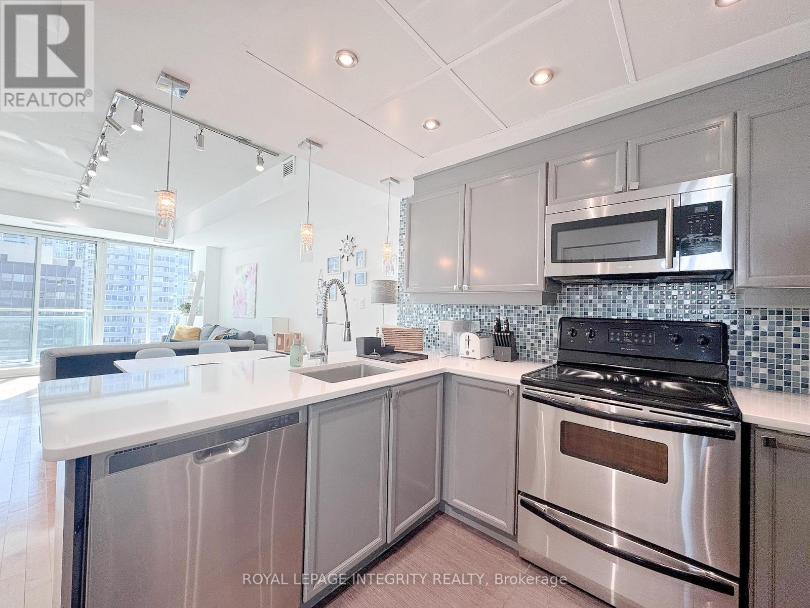 












1203 - 134 YORK STREET

,
Ottawa,




Ontario
K1N1K8

