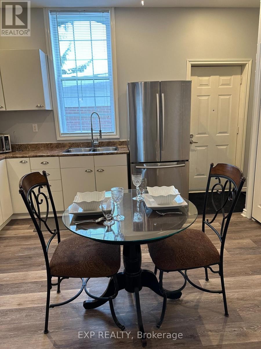 












1 - 242 BRIDGE STREET

,
Carleton Place,




Ontario
K7C3H4

