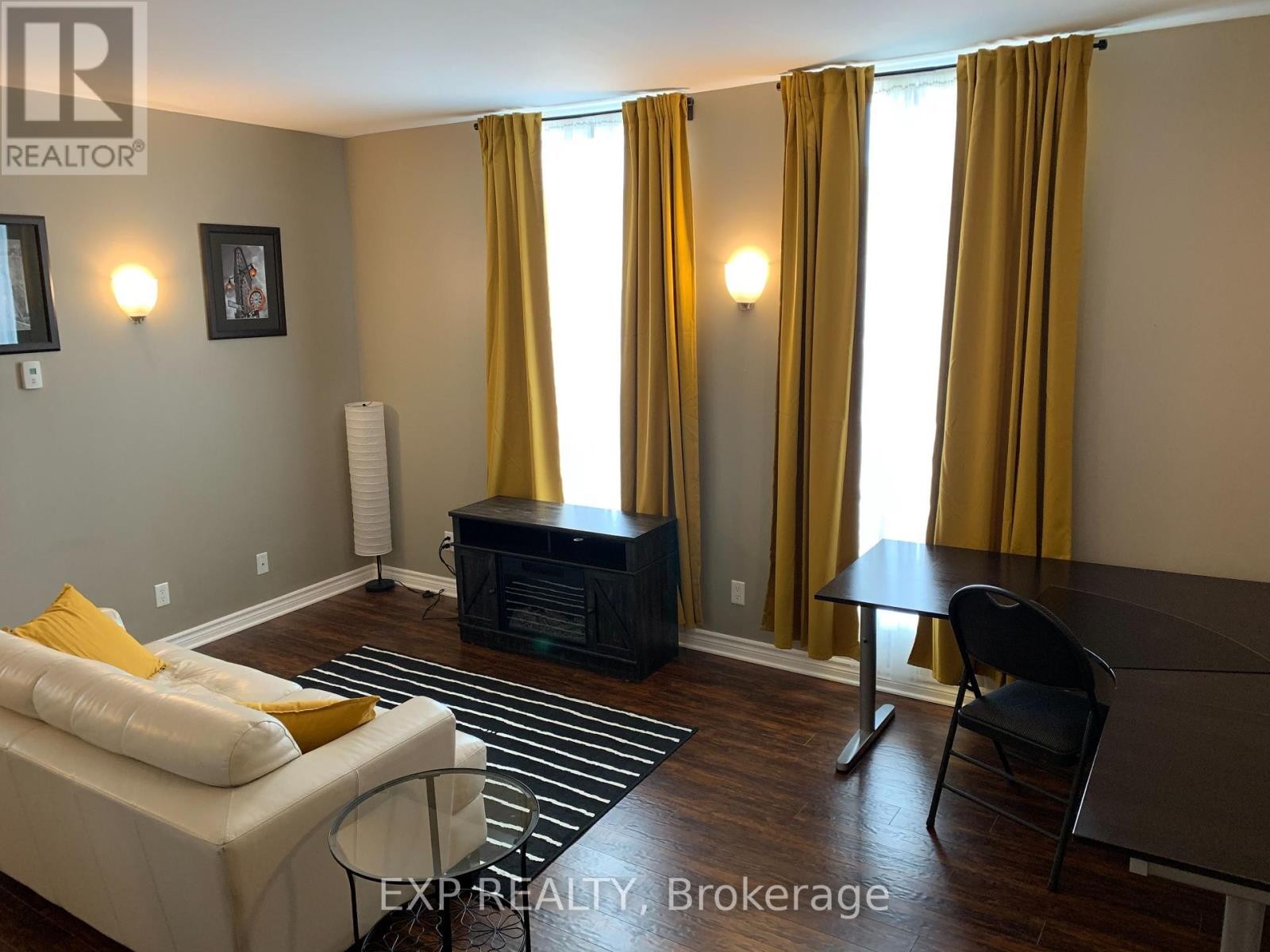 












3C - 43 BRIDGE STREET

,
Carleton Place,




Ontario
K7C2V2

