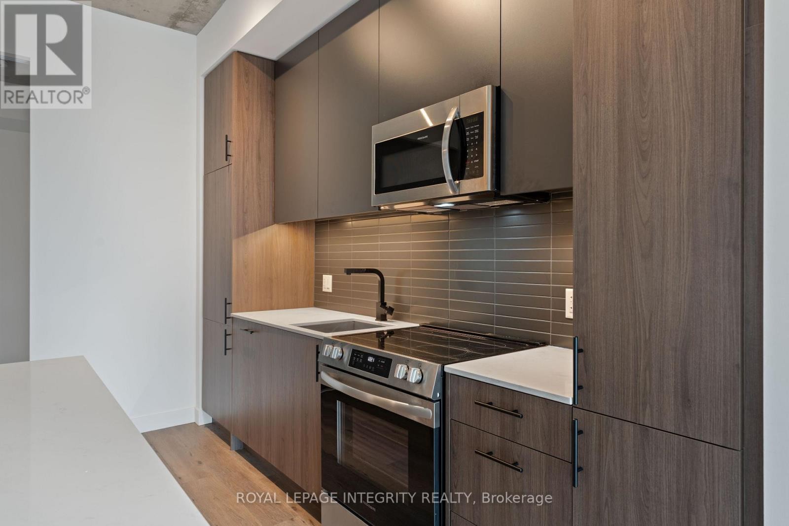 












717 - 10 JAMES STREET

,
Ottawa,




Ontario
K2P1T2

