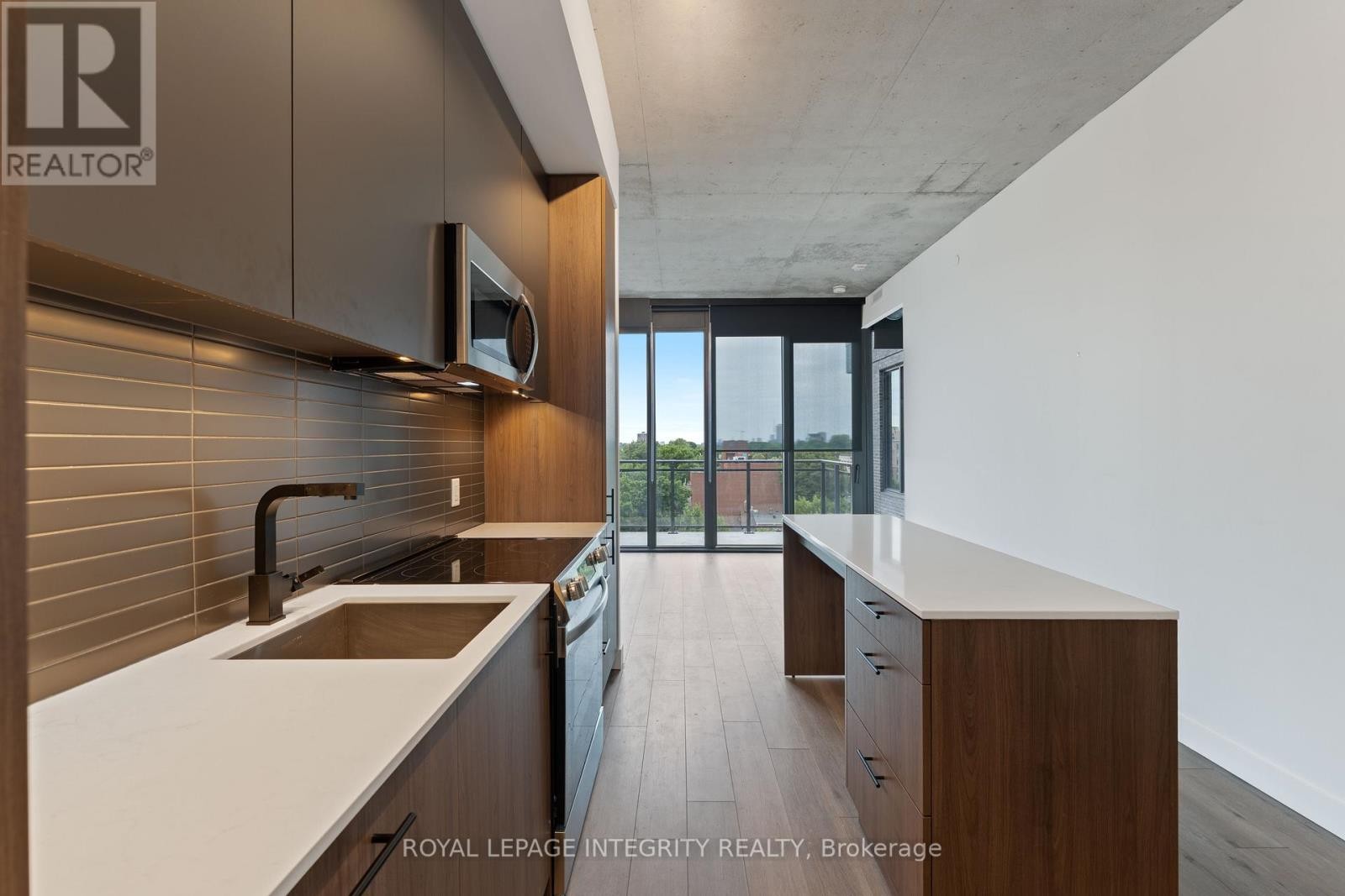 












717 - 10 JAMES STREET

,
Ottawa,




Ontario
K2P1T2

