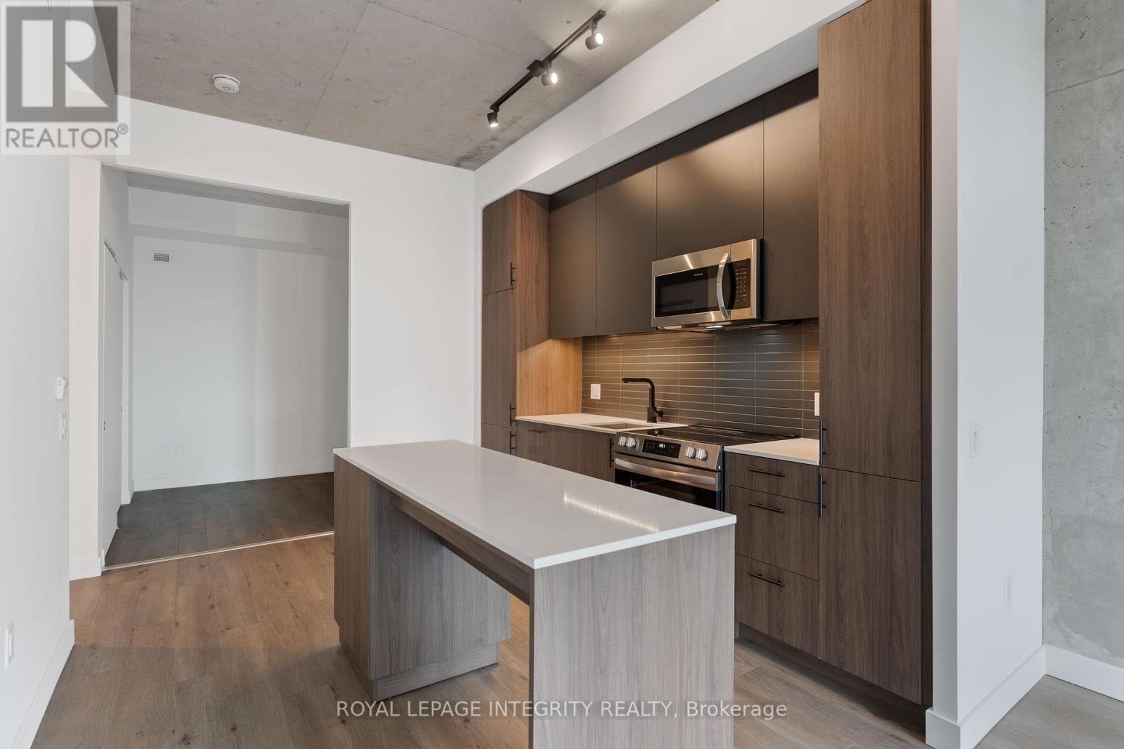 












717 - 10 JAMES STREET

,
Ottawa,




Ontario
K2P1T2

