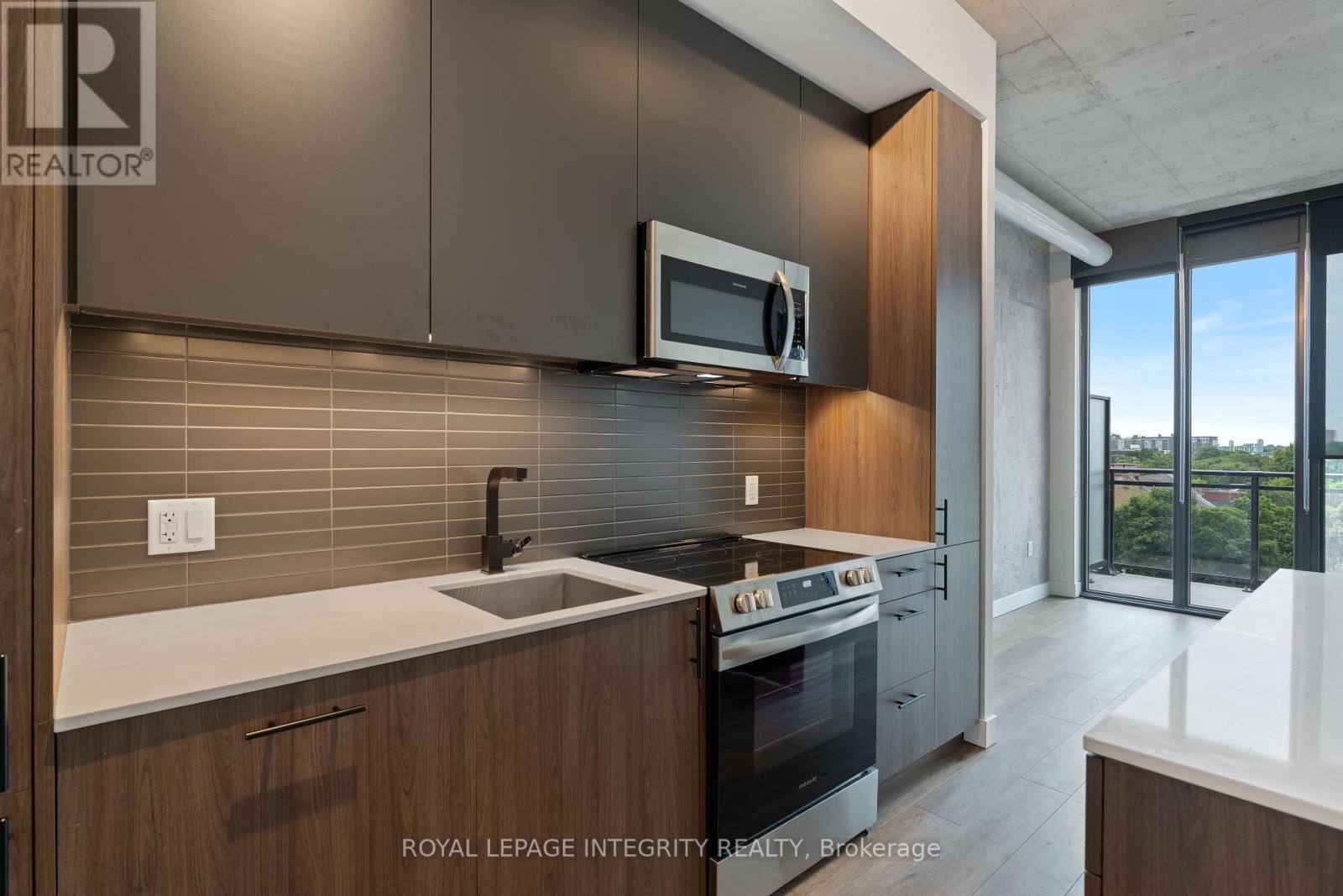 












717 - 10 JAMES STREET

,
Ottawa,




Ontario
K2P1T2

