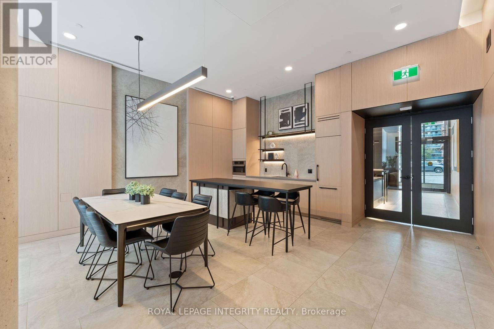 












717 - 10 JAMES STREET

,
Ottawa,




Ontario
K2P1T2


