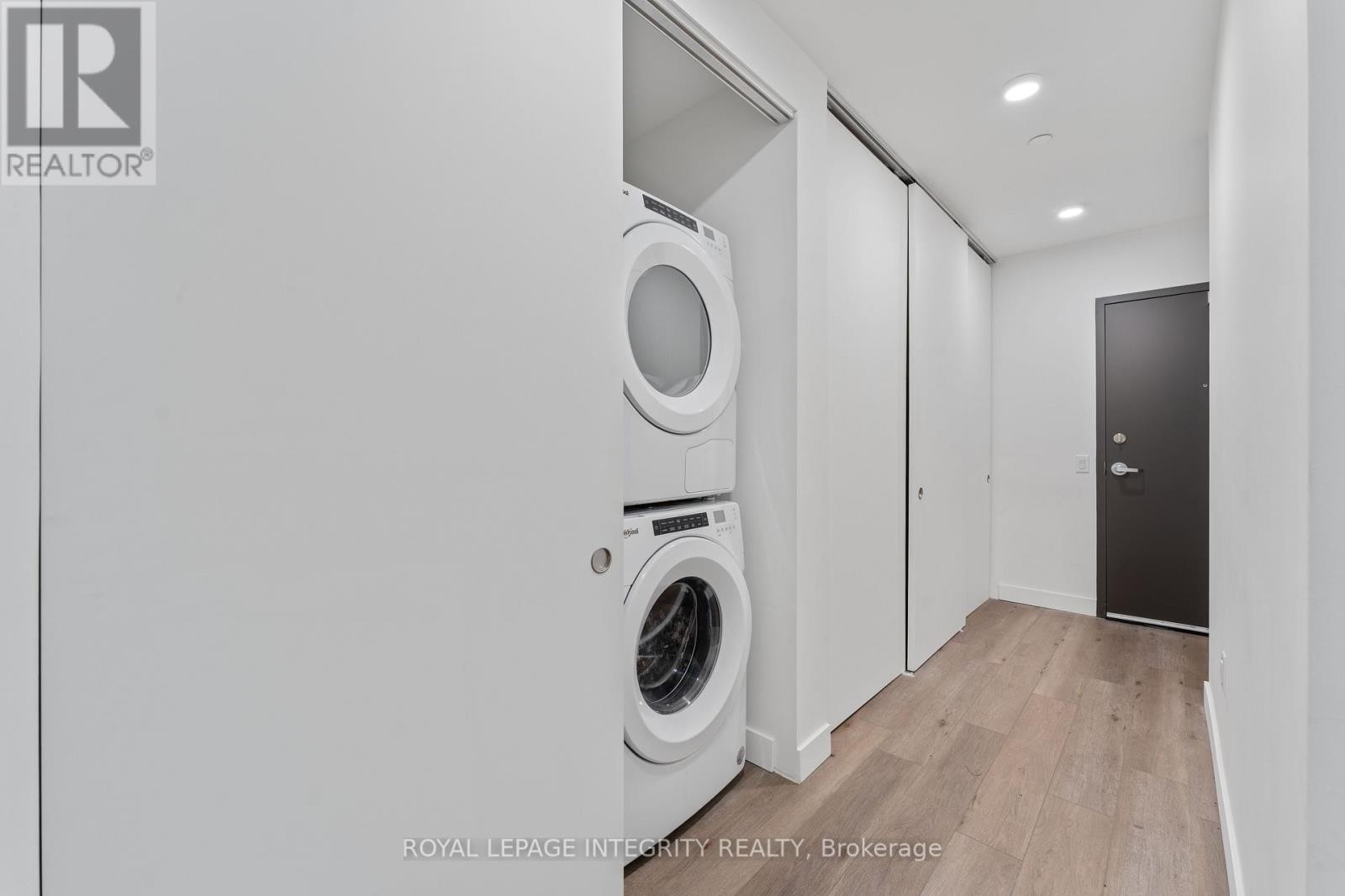 












717 - 10 JAMES STREET

,
Ottawa,




Ontario
K2P1T2

