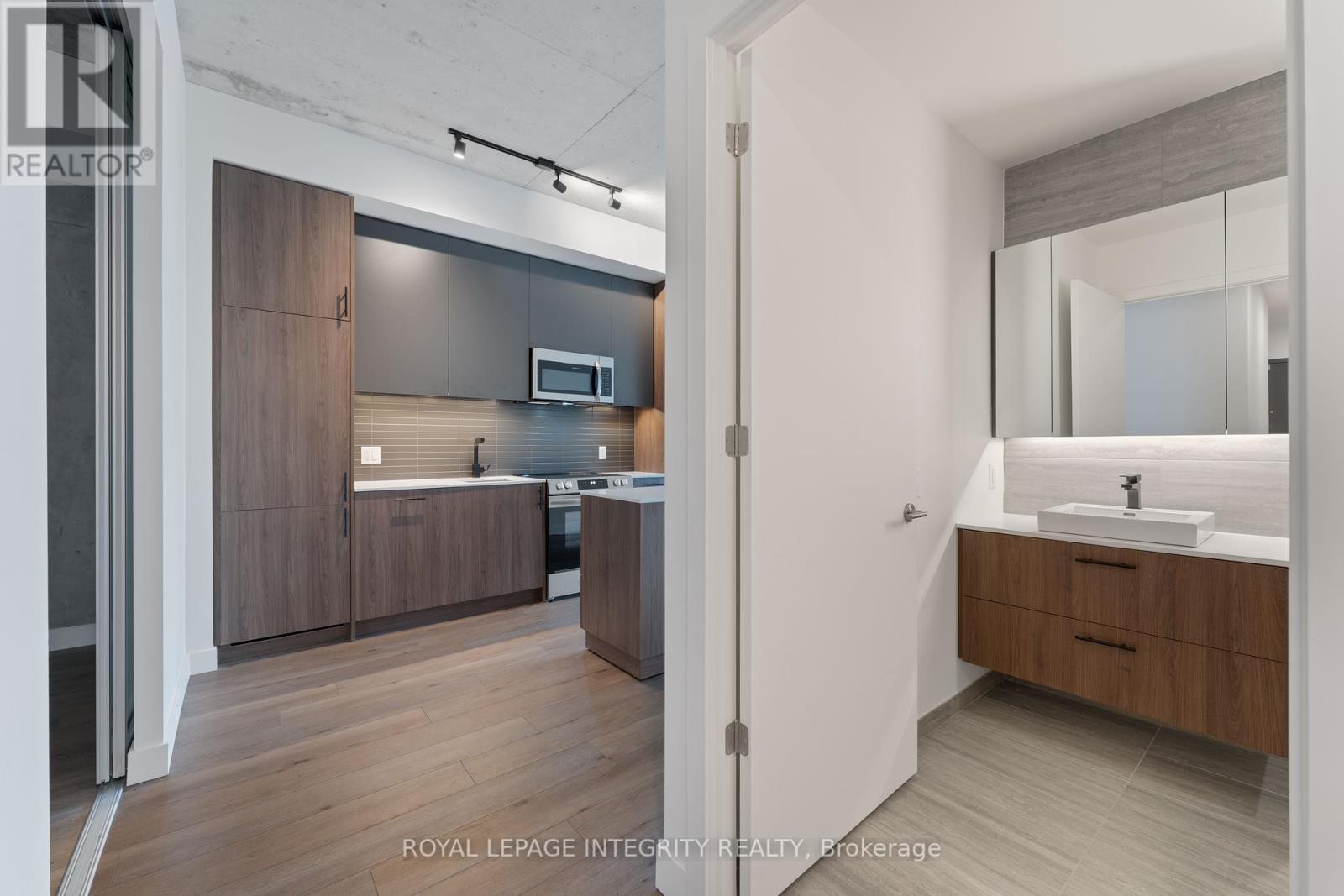 












717 - 10 JAMES STREET

,
Ottawa,




Ontario
K2P1T2

